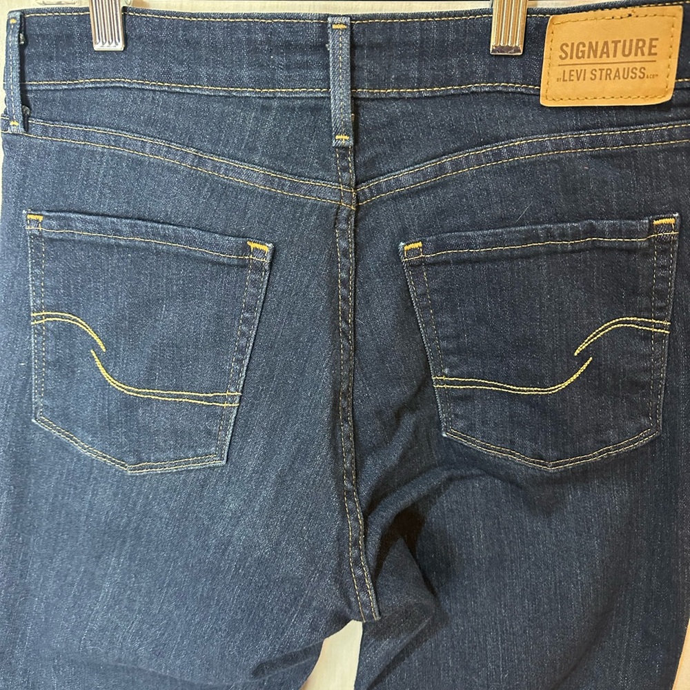 Women’s Levi’s Jeans - Picture 4 of 5